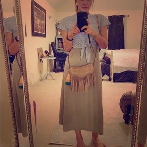 🦄Sopresa! Suede tassel bag in beige $27